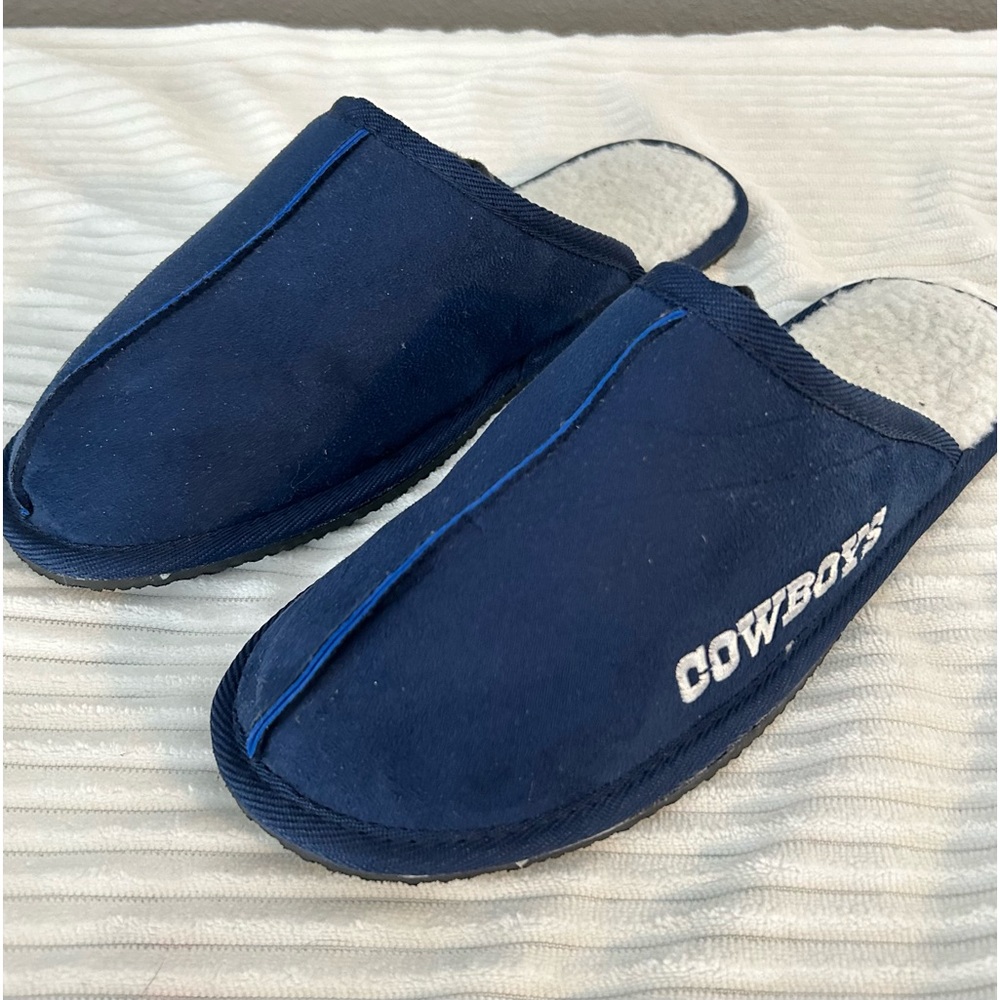 Large Dallas Cowboys slippers - Picture 1 of 9